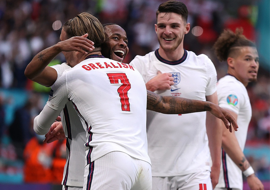 出了巨大的 出了巨大的