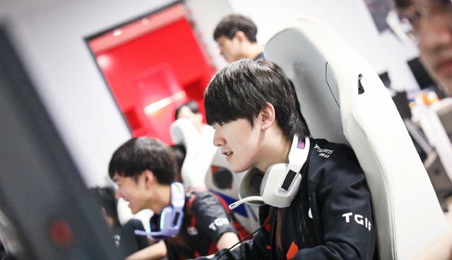 并进行务实 并进行务实